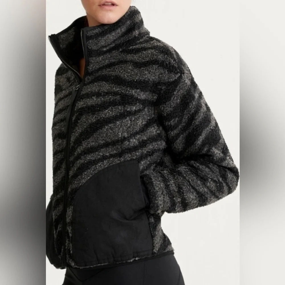 SALE! Varley Napoli Sherpa Jacket in Zebra Size Small - Picture 1 of 3